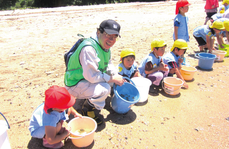 日釣振稚魚放流事業